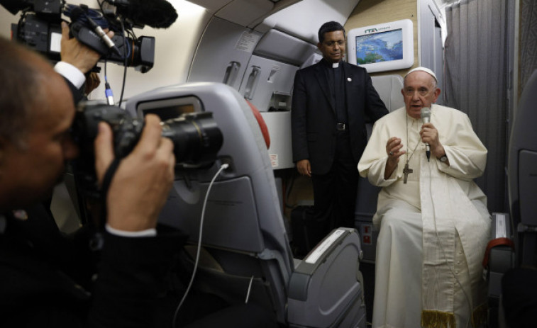 El papa deja la puerta abierta a la renuncia y dice que no sería una catástrofe