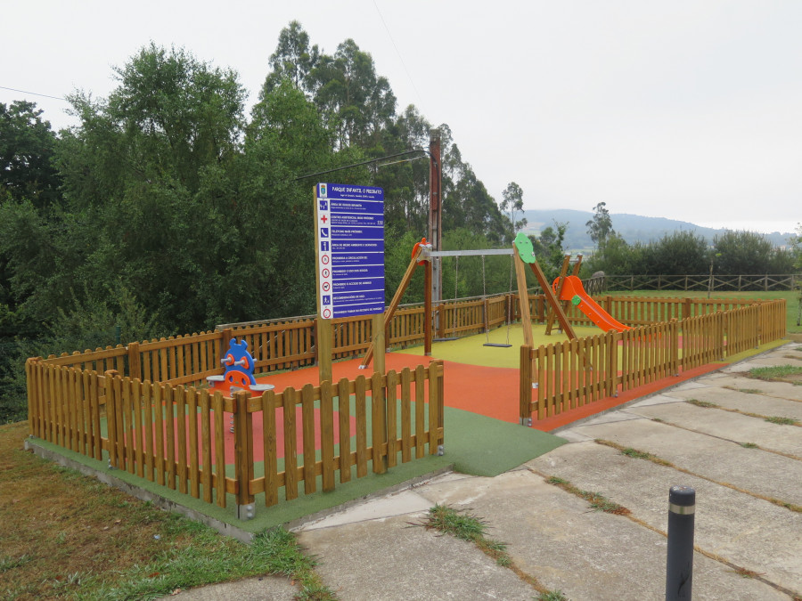 Abren los nuevos parques infantiles de Soandres y Erboedo