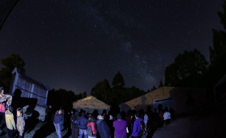 La Agrupación Astronómica Ío organiza una quedada para ver las Perseidas en Baldaio