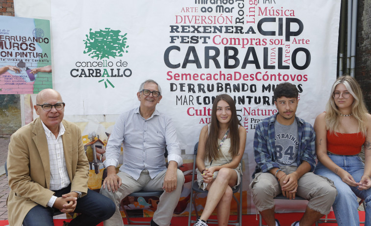 Carballo derrumba muros con pintura en verano  con artistas de la Costa da Morte