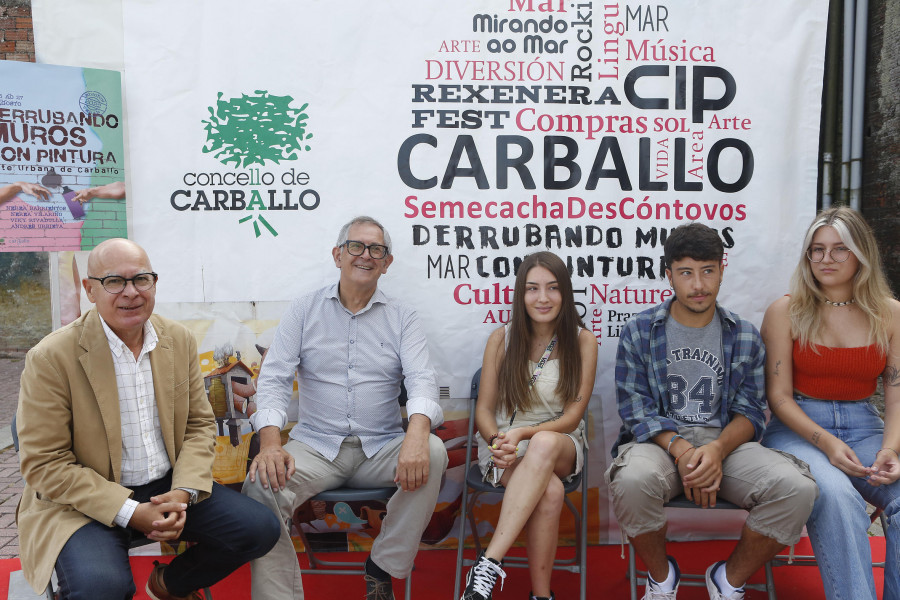 Carballo derrumba muros con pintura en verano  con artistas de la Costa da Morte