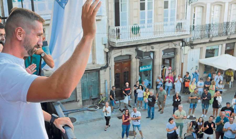 Arévalo recibió el cariño de sus vecinos tras los dos oros mundiales