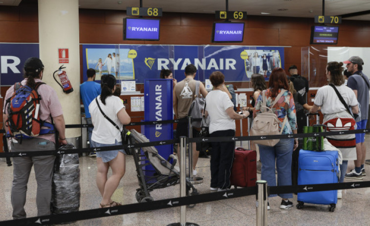 Cinco vuelos de Ryanair sufren retrasos en Santiago por la huelga de tripulantes de cabina