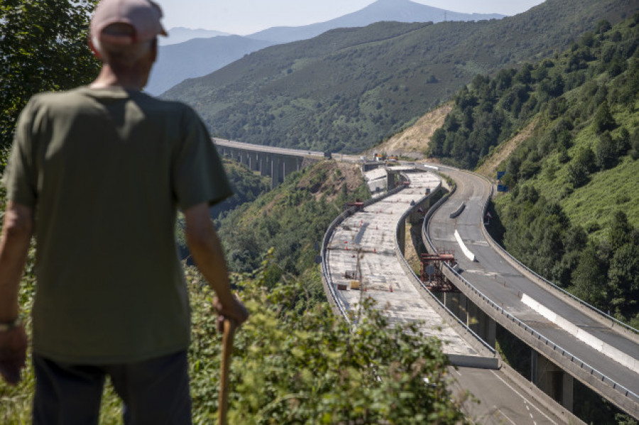 Los transportistas alertan de lo "caótico" que es cruzar Pefrafita desde el desplome del viaducto