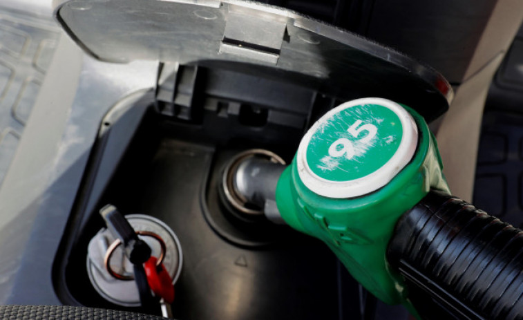 La gasolina y el gasóleo siguen cayendo y se sitúan en mínimos desde abril