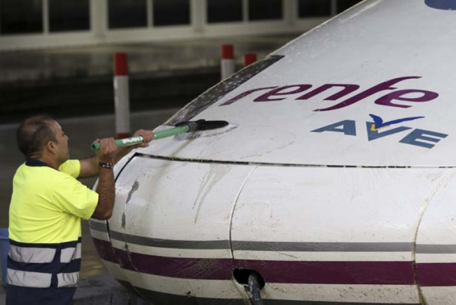 Renfe pone en circulación dos AVE directos entre Ourense y Alicante