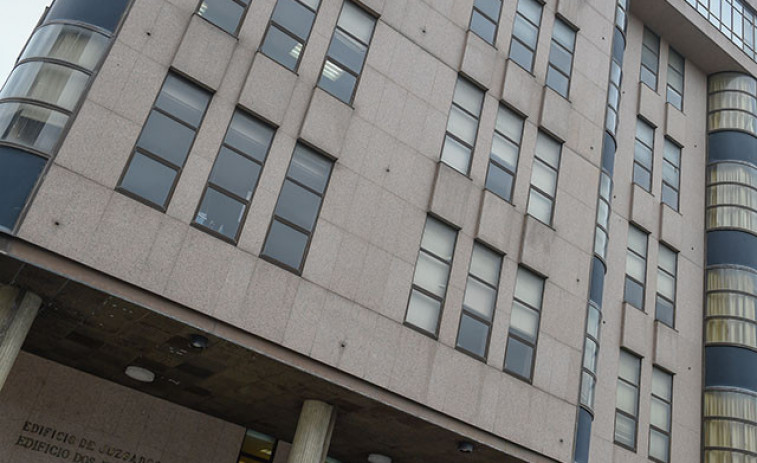 Retiran la patria potestad a la madre de una niña maltratada en Vigo, que fue detenida junto al tío de la menor