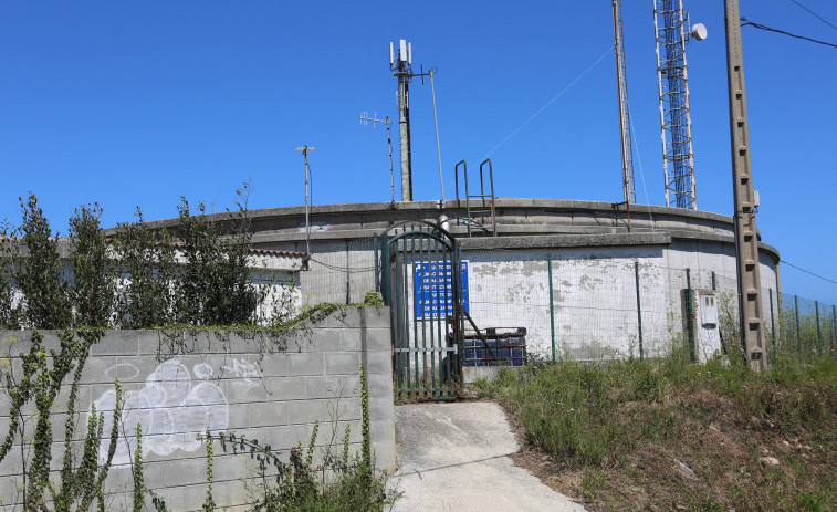 Malpica cambia el sistema de clorado del depósito de agua de Monte Neme