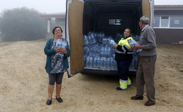 Malpica lleva gastados unos 8.000 euros en la compra de agua embotellada