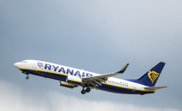 La aerolínea Ryanair fue la que más pagó por su huella de carbono en 2022