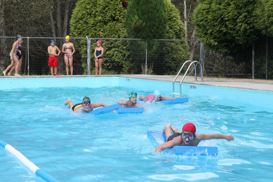 La Diputación financia la renovación de las instalaciones de la piscina de A Rocheira de Coristanco