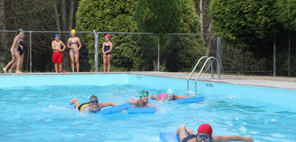 La Diputación financia la renovación de las instalaciones de la piscina de A Rocheira de Coristanco