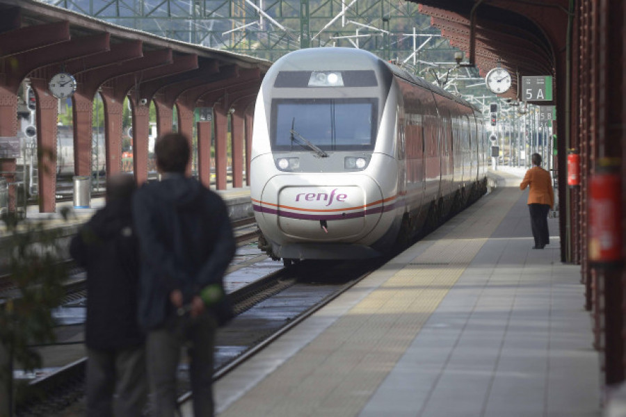 Los usuarios de Renfe podrán adquirir a partir de hoy los abonos gratuitos para los próximos meses