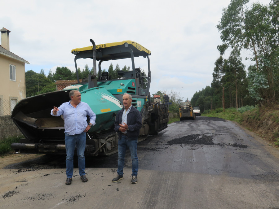 El Concello larachés mejora la carretera de Vilaño que comunica Ribela, As Cruces, Marfulo y A Piña