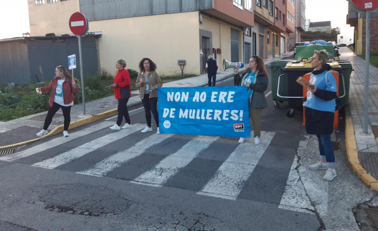 Protesta de las trabajadoras del Consorcio  de Igualdade e Benestar en A Laracha