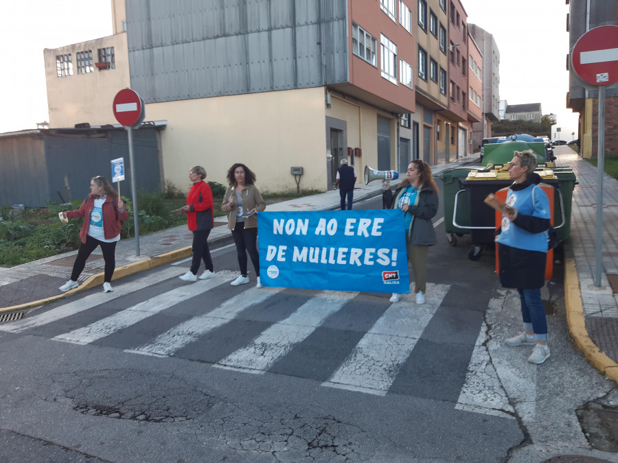 Protesta de las trabajadoras del Consorcio  de Igualdade e Benestar en A Laracha