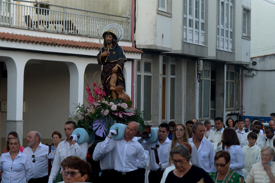 El Combo Dominicano y la París de Noia se reparten la fiesta en Fisterra y Muxía