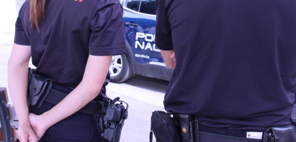 Intoxicados tres policías nacionales tras comer 