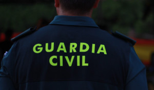 Detienen a tres carballeses por robar en una vivienda en Santa Comba