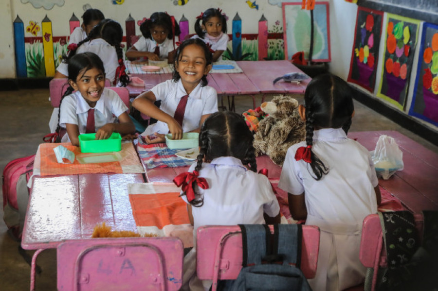 Sri Lanka, la difícil elección entre comer tres veces al día o ir al colegio