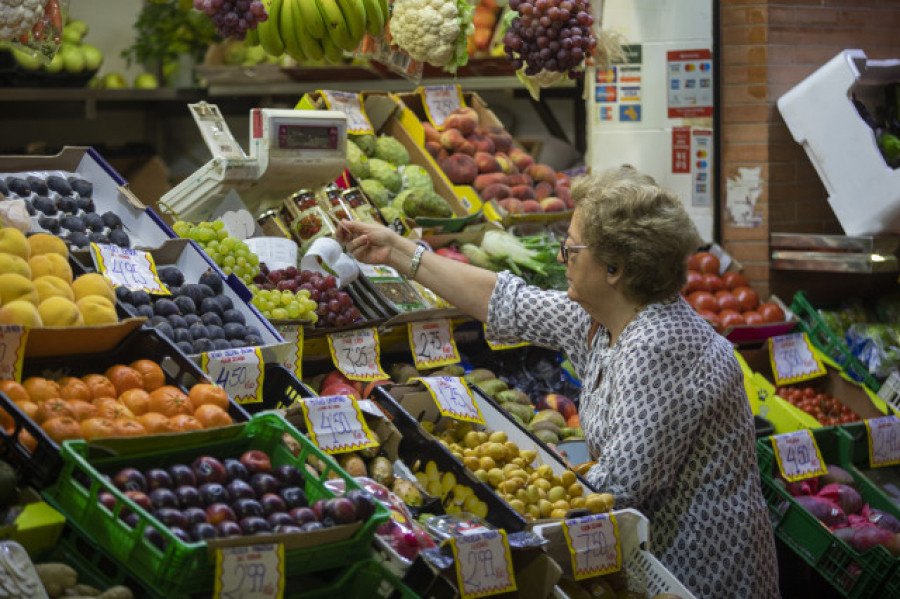 Comparar, planificar y otros consejos para abaratar la cesta de la compra