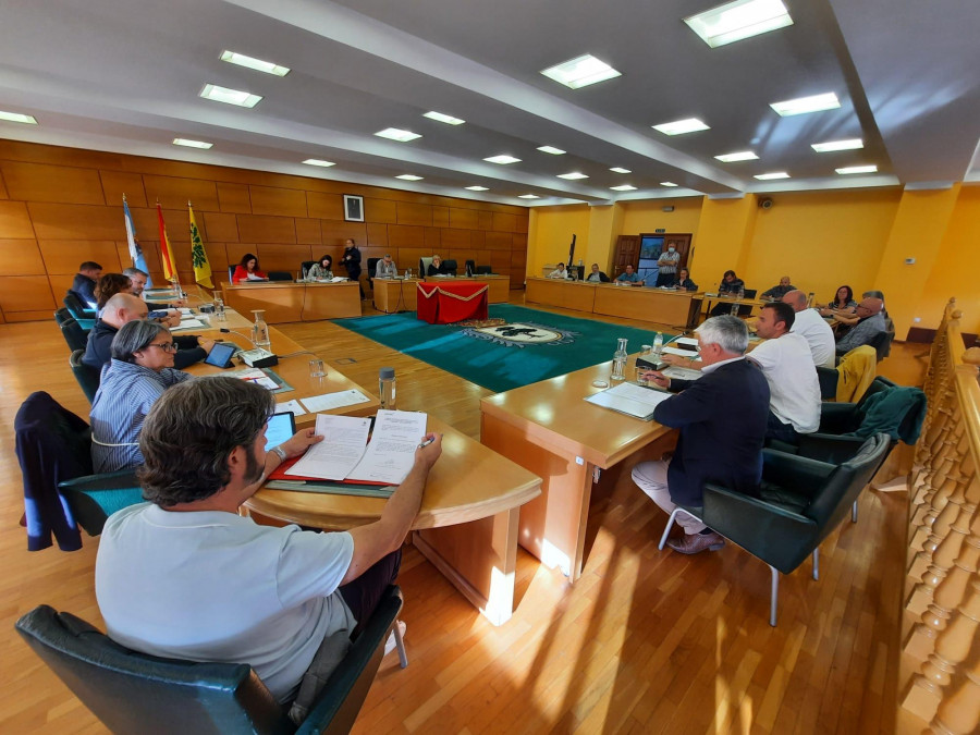 El pleno de Carballo aprueba dos nuevas bonificaciones para la ejecución de naves