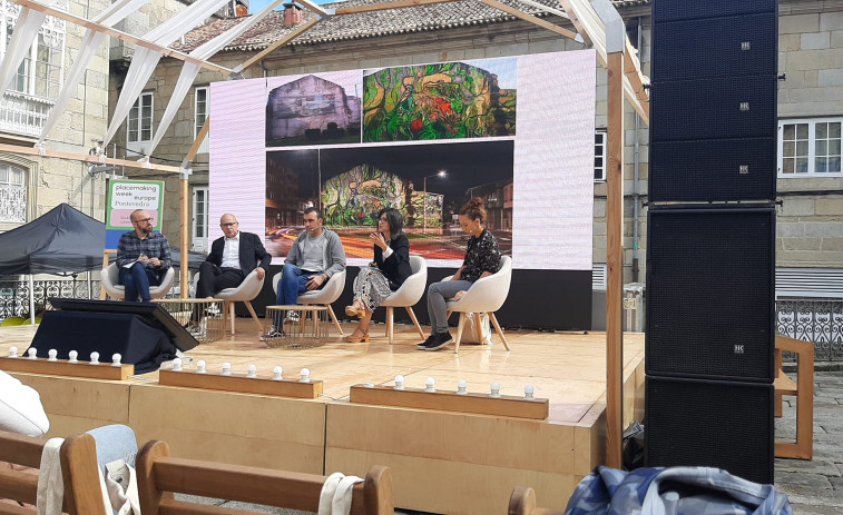 El arte urbano carballés triunfa en un foro internacional sobre urbanismo en Pontevedra