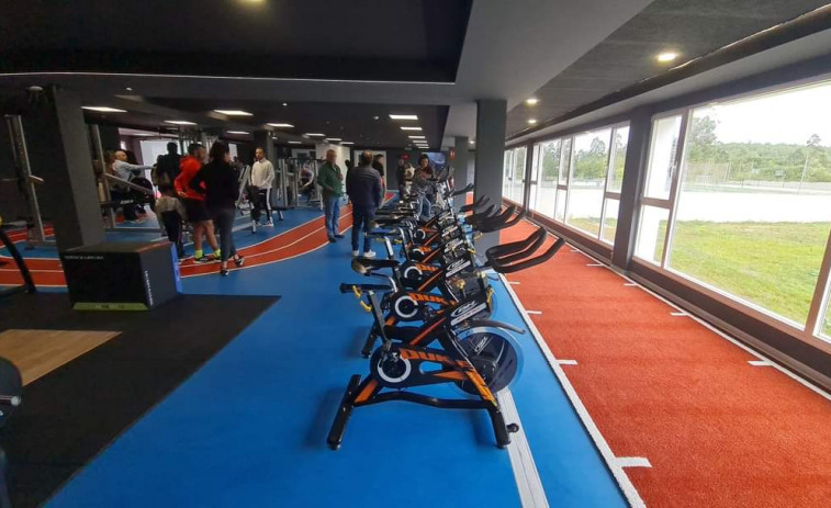 Vimianzo inaugura el reformado gimnasio municipal