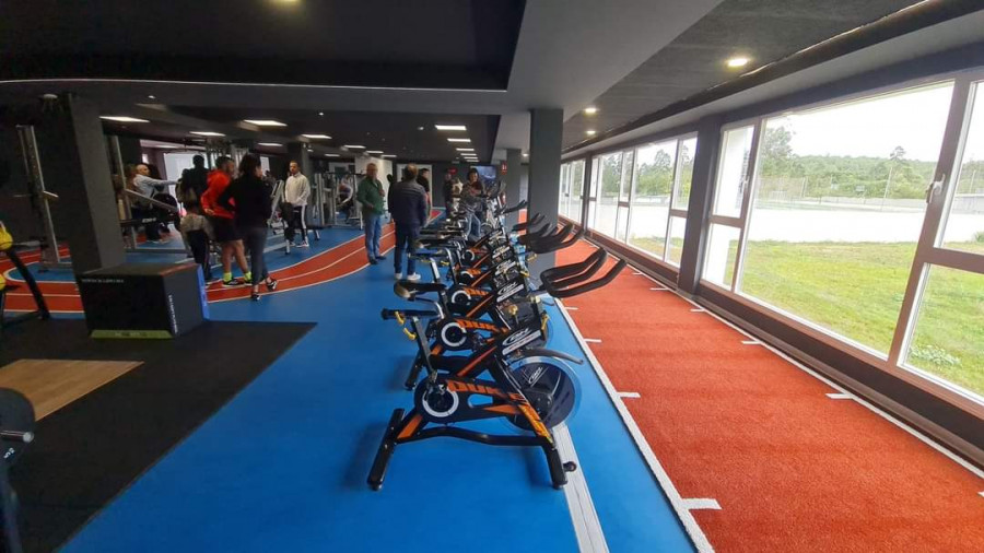 Vimianzo inaugura el reformado gimnasio municipal