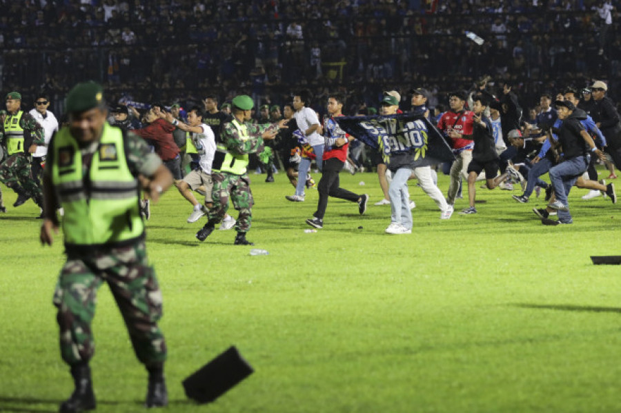 Al menos 174 muertos tras los disturbios en un partido de fútbol en Indonesia