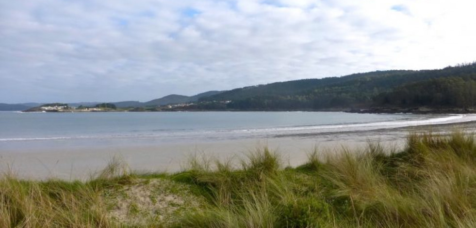 Herido un motorista en una caída en una playa en Muxía