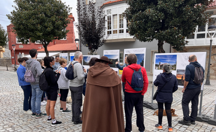 La exposición “Entre Lusco e Fusco” llega a Muxía, Mazaricos y Corcubión