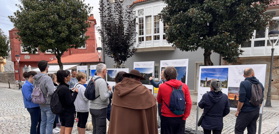 La exposición “Entre Lusco e Fusco” llega a Muxía, Mazaricos y Corcubión