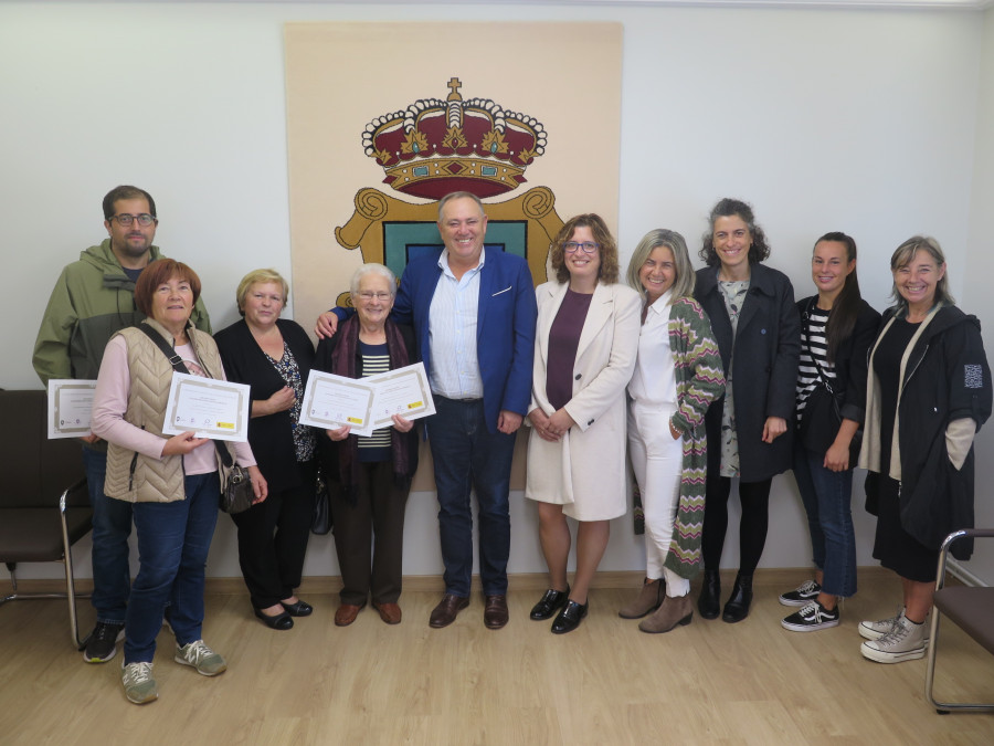 A Laracha entrega los premios del concurso fotográfico "Día das mulleres rurais"