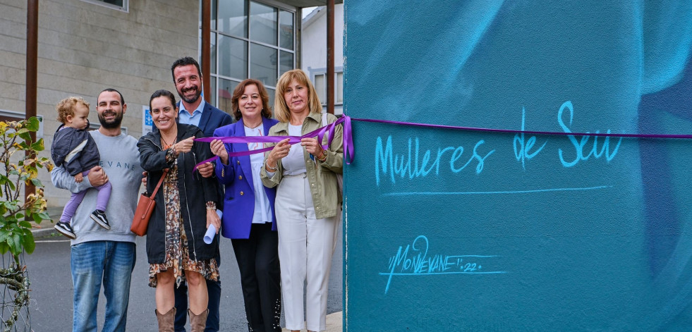 Un mural de MonDevane reivindica en Mazaricos el papel de la mujer ganadera