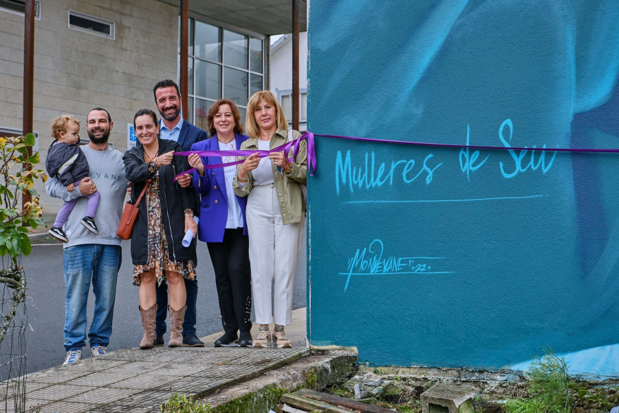 Un mural de MonDevane reivindica en Mazaricos el papel de la mujer ganadera