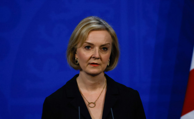 Truss es presionada para dimitir tras la debacle de su plan fiscal