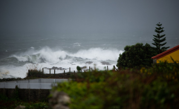 La alerta naranja por el temporal se amplía al noroeste de A Coruña y Lugo