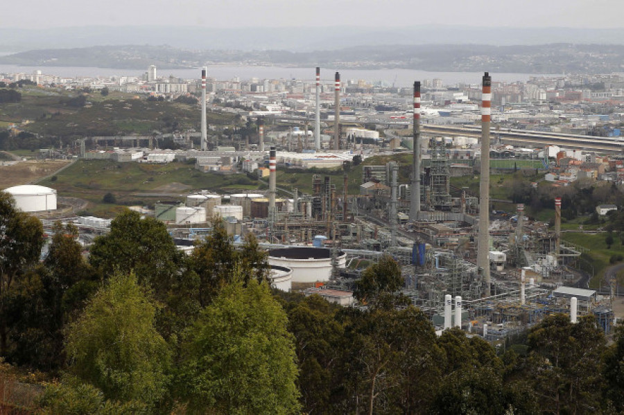 Fallece un trabajador de una empresa auxiliar en una obra en la refinería de A Coruña