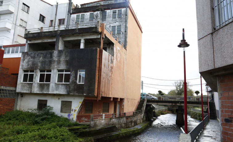 Augas ampliará el cauce del Anllóns en la calle Sol con un nuevo puente
