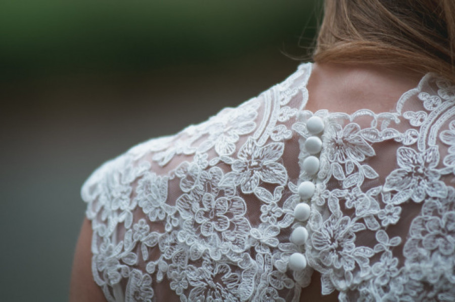 Cinco vestidos de novia low cost con los que brillarás seguro