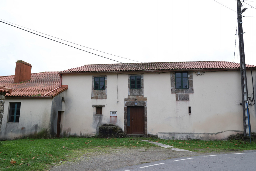 A Laracha quiere habilitar un albergue juvenil y un centro social en la rectoral de Montemaior