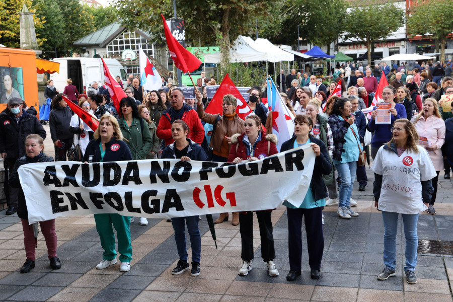 Las trabajadoras del SAF reclaman en Carballo un convenio justo