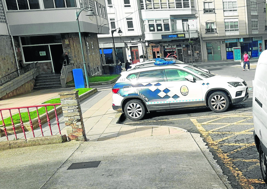 Tres positivos en alcoholemia y recuperado un coche robado en Carballo