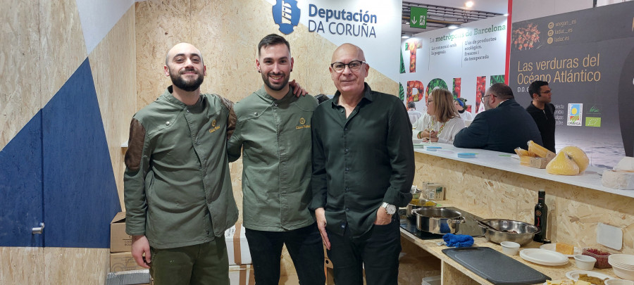 Empanadas, licores y legumbres de Carballo y Coristanco representan a la comarca en Barcelona