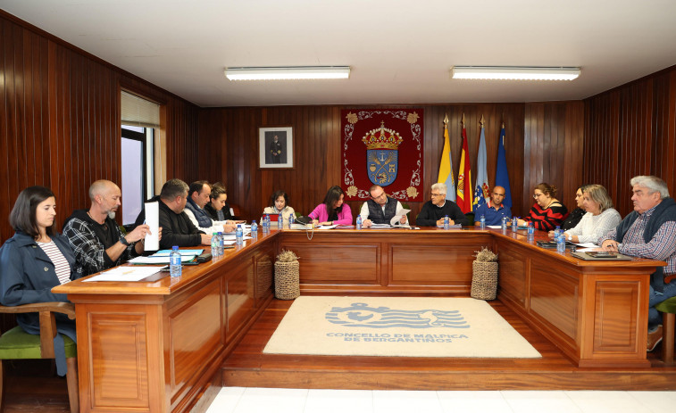 Los grupos municipales de Malpica se acusan entre sí de utilizar la crisis del agua con fines electorales