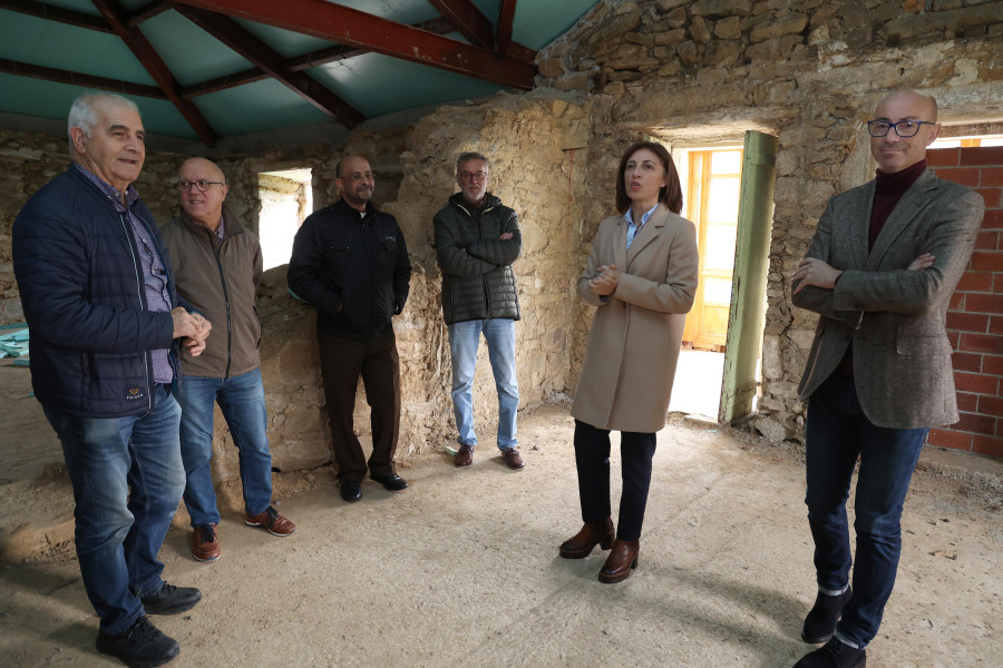 La Xunta comprueba los avances en la restauración de la rectoral de Cesullas