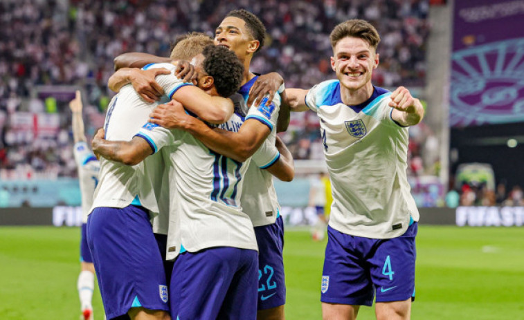 Inglaterra golea a Irán y se viste de favorita