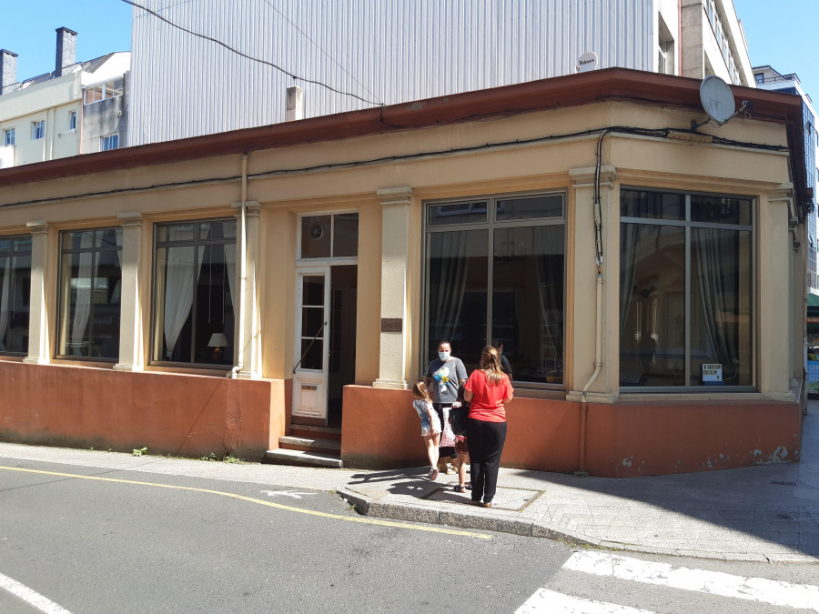 Charla sobre la emigración gallega y presentación del libro “Ausentes” en el Casino carballés