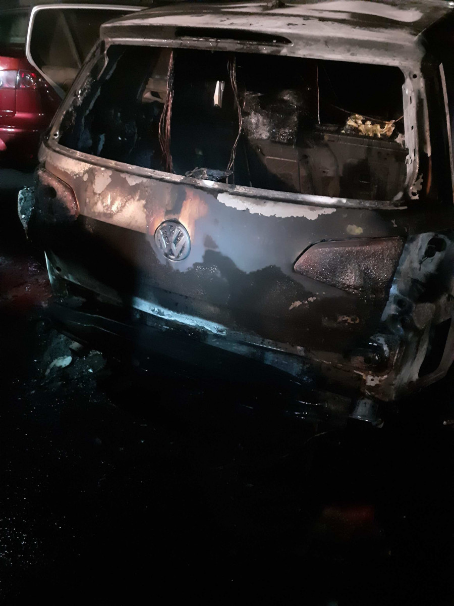 Arde otro vehículo en Carballo en un incendio que afectó a otros dos coches